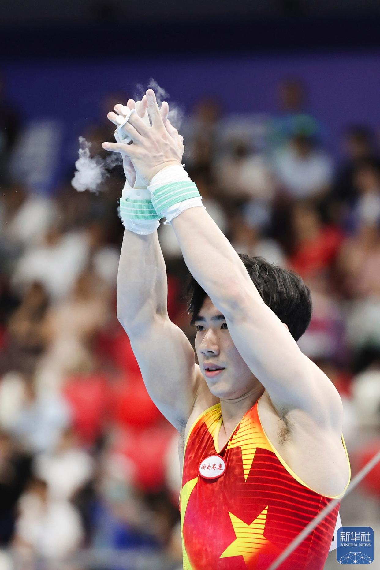 爱游戏体育-包含体操锦标赛上演强强对话，岭东霹雳队强势横扫渝州天虎队，多点开花奏效；赛场纪律更严谨的词条