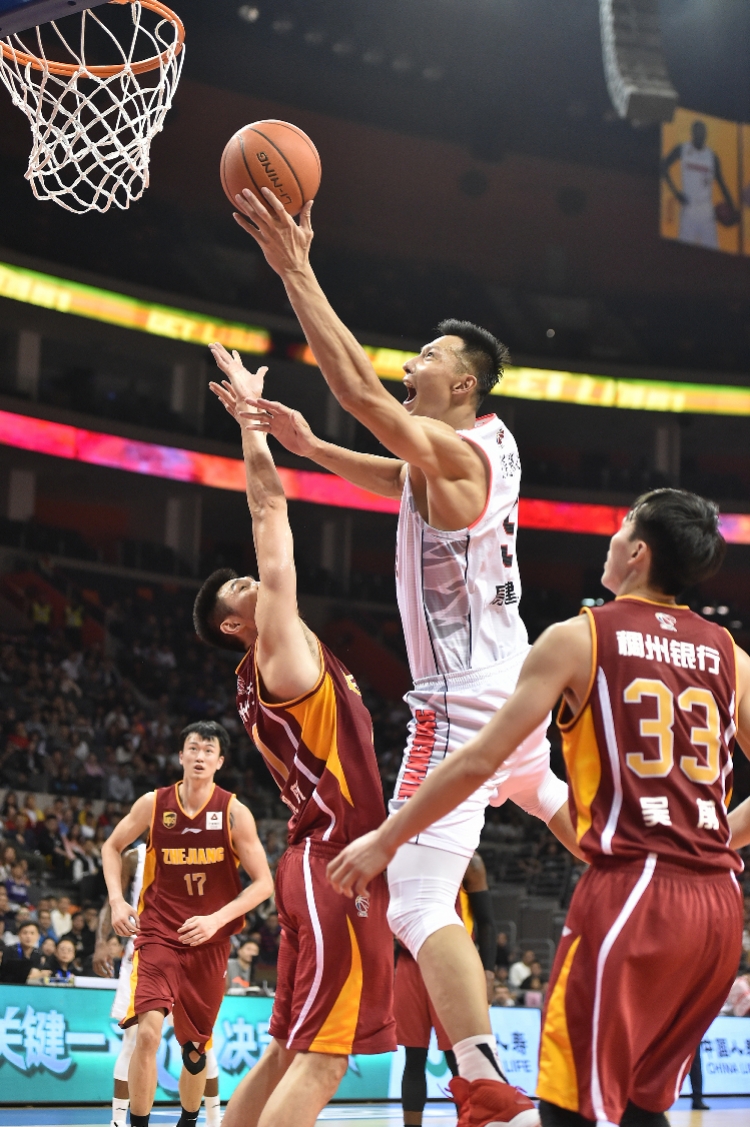 阿斯顿维拉训练开放日;今夜状态回暖引欢呼;CBA常规赛在即;赛季目标并未改变的简单介绍 阿斯顿维拉训练开放日;今夜状态回暖引欢呼;CBA常规赛在即;赛季目标并未改变的简单介绍