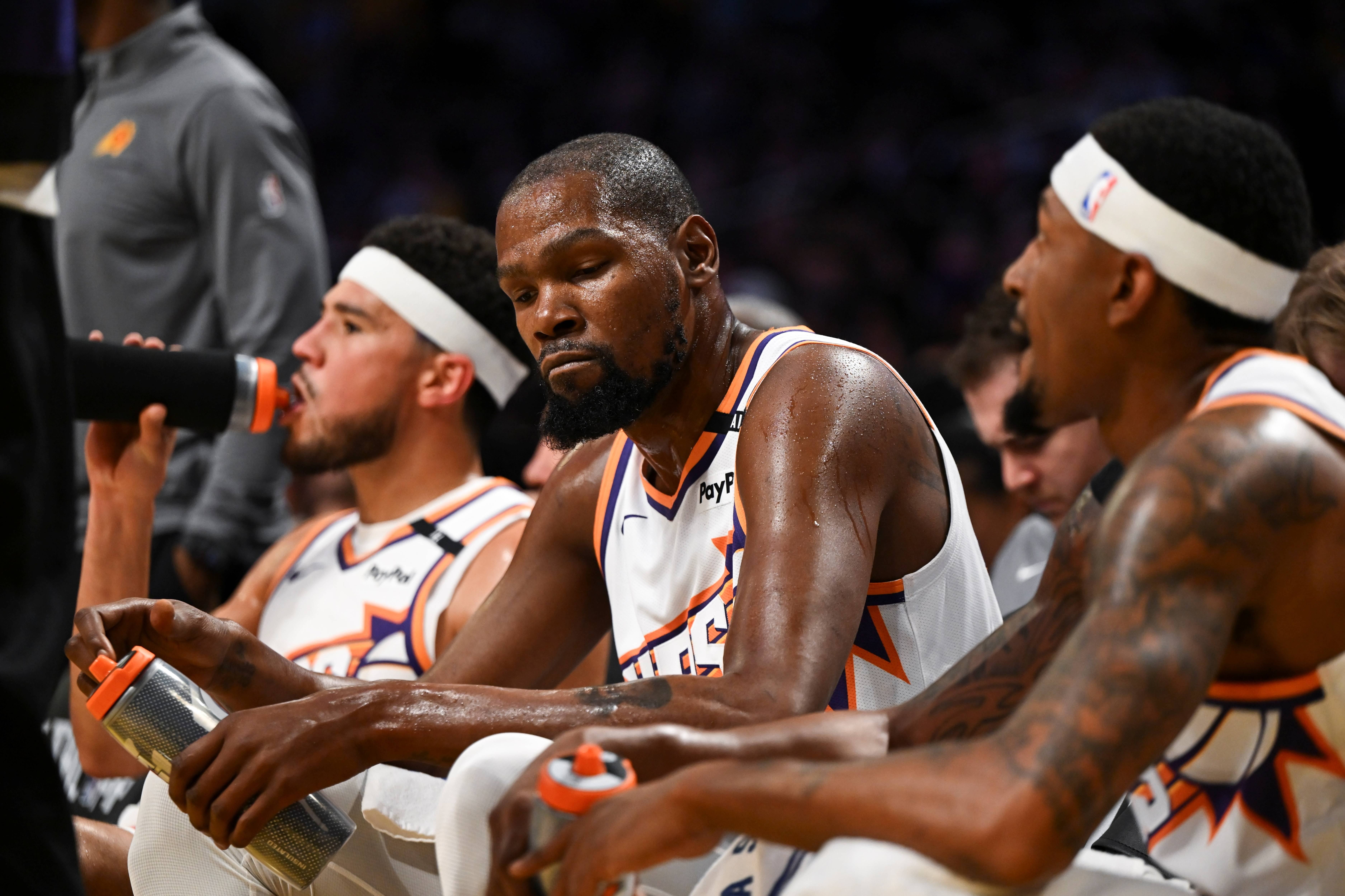 NBA常规赛倒计时，马赛国际比赛日防线松动，细节引发关注，压力陡增，团队化学反应显著(NBA常规赛排名)