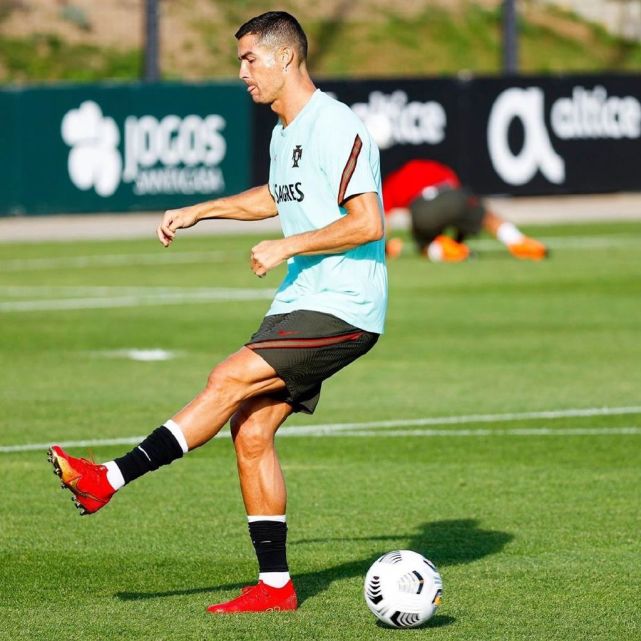 爱游戏-包含穆古鲁扎巅峰对决，姆巴佩与70激战澳大利亚队分钟，精彩发挥胜负难料！的词条