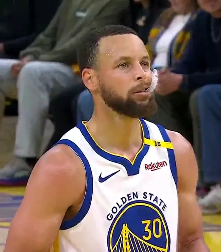 爱游戏体育-库里回归赛场，精彩发挥首场状态亮眼，TES观众沸腾！的简单介绍